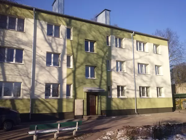 Balto silikāta ķieģeļu konstrukcijas māja